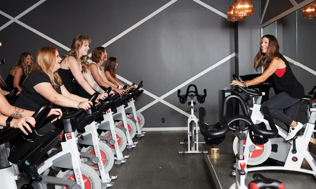 Best Fitness Classes Singapore professional spin class with instructor