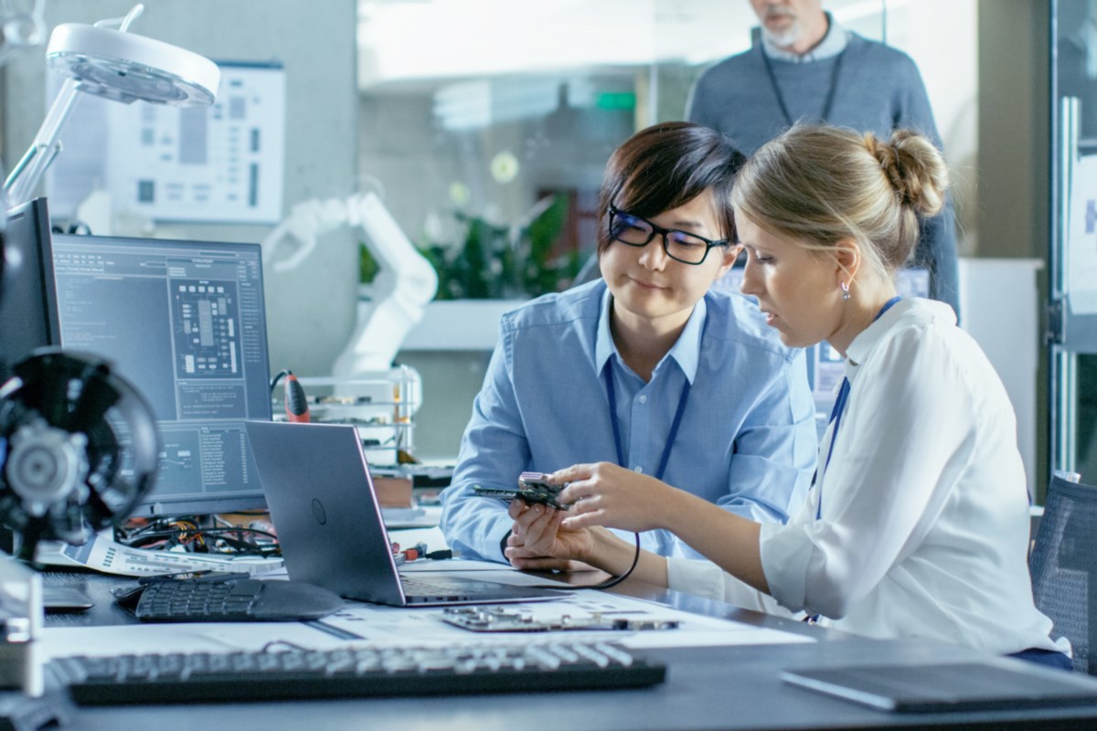 Best IT Support Singapore professionals collaborating on technical solutions in Singapore
